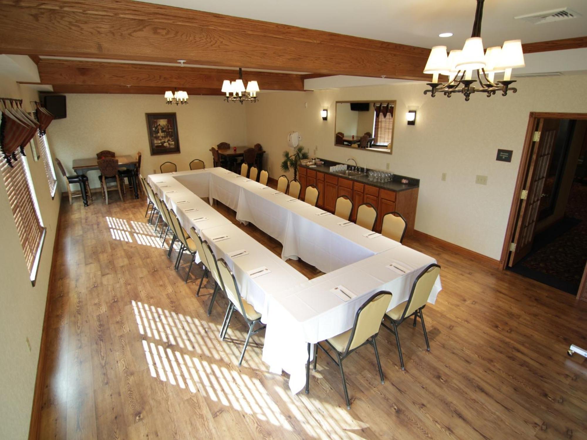 Town & Country Inn And Suites Quincy Extérieur photo