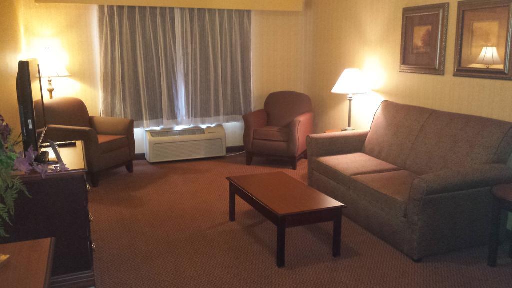 Town & Country Inn And Suites Quincy Extérieur photo