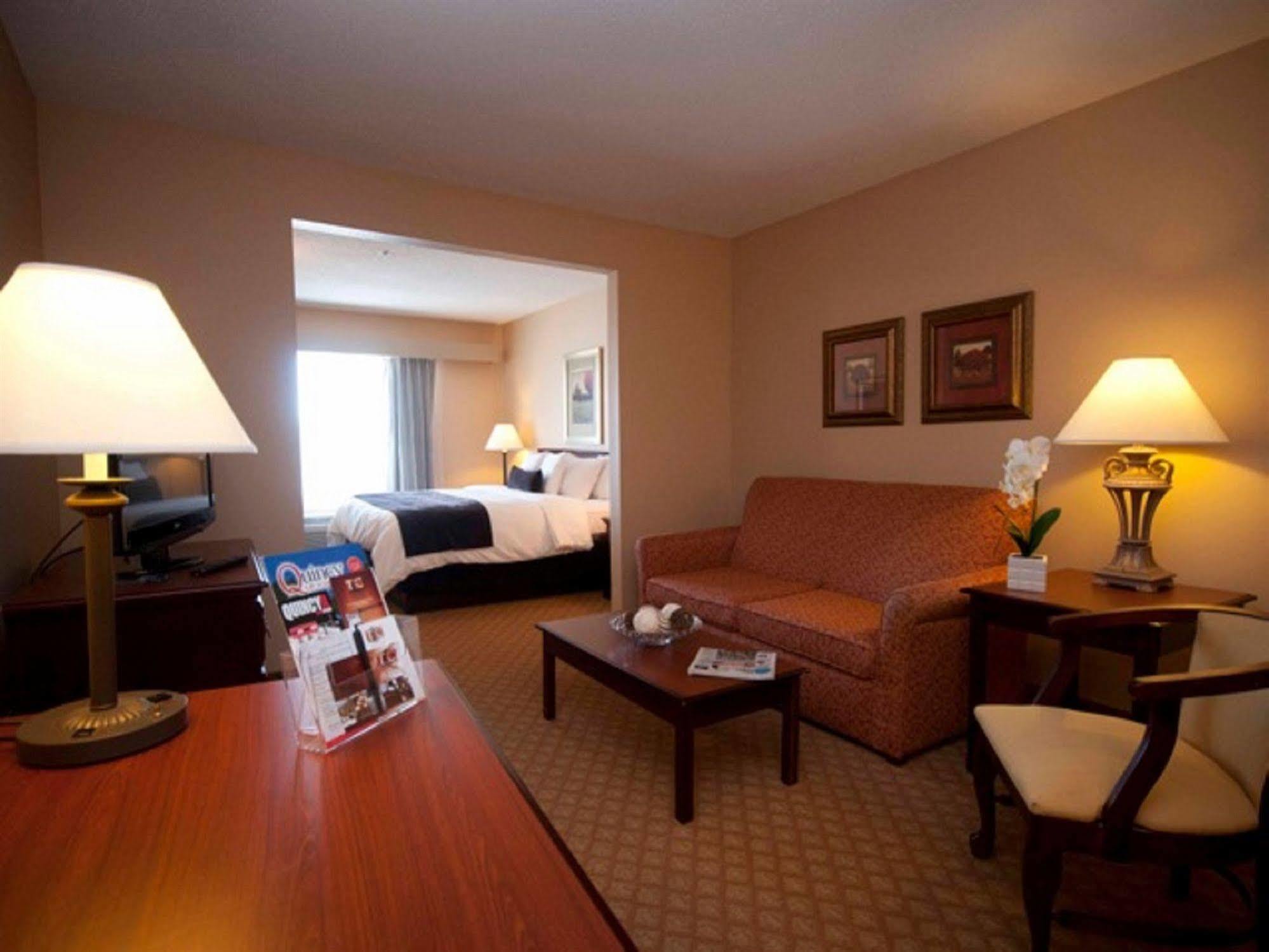 Town & Country Inn And Suites Quincy Extérieur photo